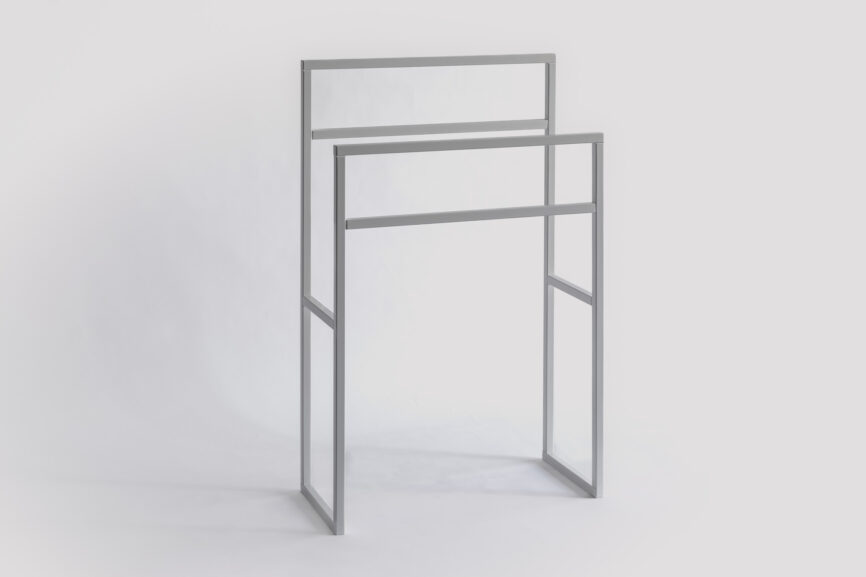 Umeraș modern pentru haine, cadru metalic, finisaj gri, stil minimalist